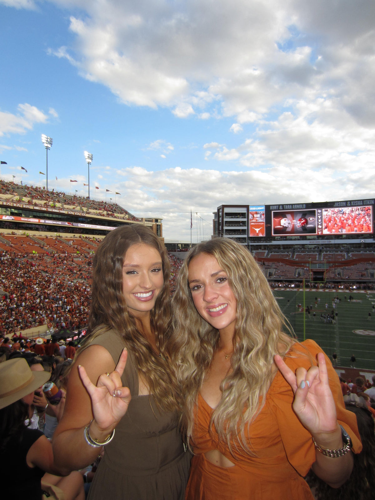 5 Minutes with Ella & Olivia, Texas